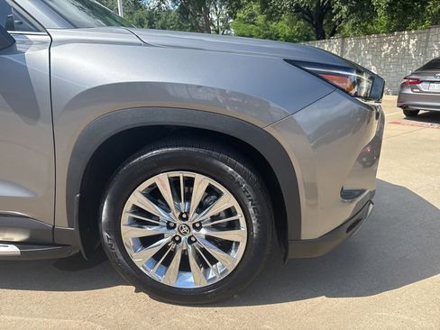 Used 2025 Toyota Grand Highlander AWD image 12