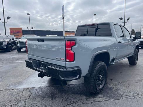 Used 2024 Chevrolet Silverado 2500 ZR2 w/ Technology Package image 5