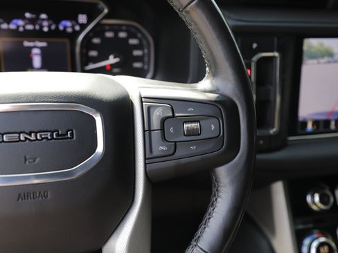 Used 2021 GMC Yukon Denali w/ Denali Premium Package AWD/4WD image 23