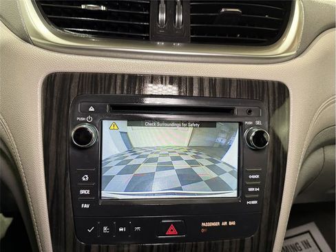 Used 2014 Chevrolet Traverse LT image 37