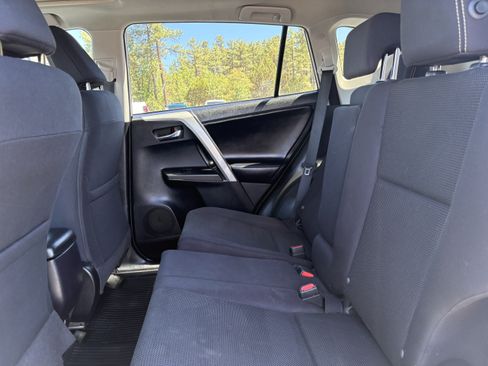 Used 2018 Toyota RAV4 XLE AWD/4WD image 13