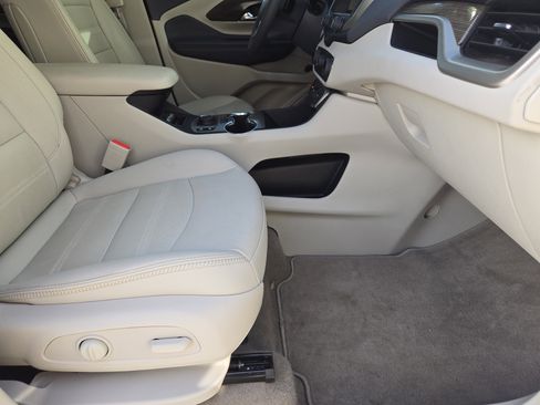 Used 2024 GMC Terrain Denali w/ Denali Premium Package image 17