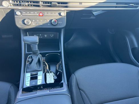 Certified 2025 Hyundai Tucson SE image 32