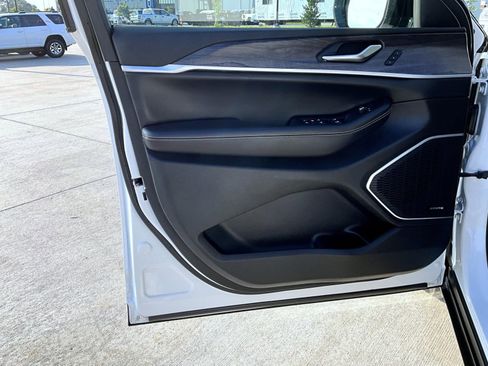 Used 2023 Jeep Grand Cherokee 4WD 4xe image 10