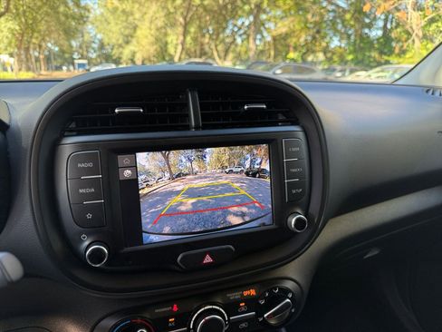 Used 2025 Kia Soul LX w/ LX Technology Package image 17