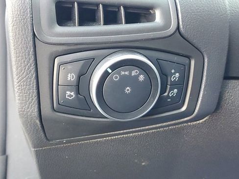 Used 2016 Ford Focus SE w/ Equipment Group 201A image 16