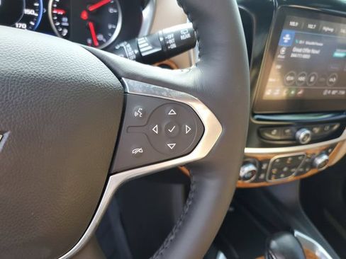 Used 2022 Chevrolet Traverse Premier FWD image 27