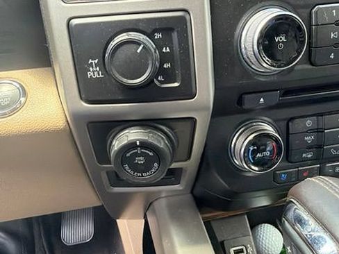 Used 2018 Ford F150 Lariat w/ Equipment Group 502A Luxury AWD/4WD image 9