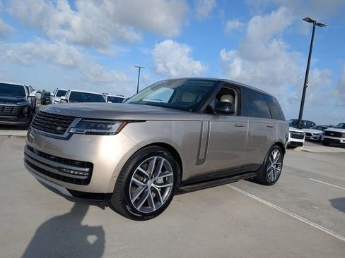 Used 2024 Land Rover Range Rover SE image 3