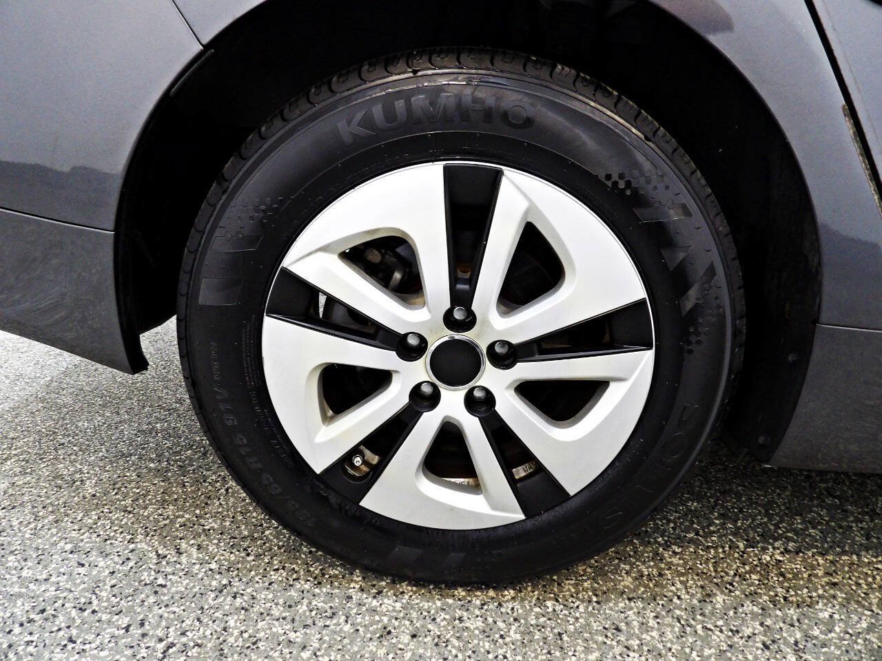 Used 2016 Toyota Prius Three FWD image 20