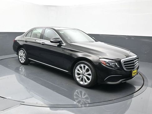 Used 2018 Mercedes-Benz E 300 4MATIC image 7