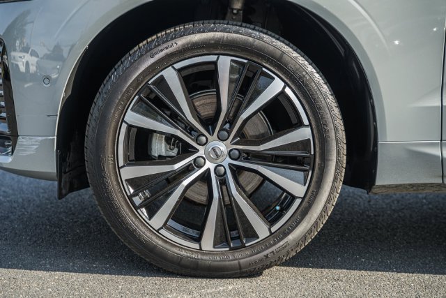 Certified 2024 Volvo XC60 B5 Ultimate w/ Protection Package Premier AWD/4WD image 15