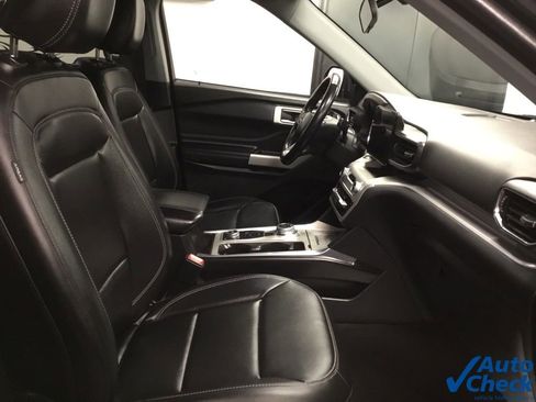 Used 2022 Ford Explorer XLT w/ Equipment Group 202A image 38