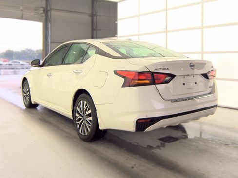 Used 2023 Nissan Altima 2.5 SV AWD/4WD image 3