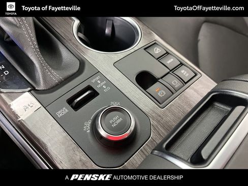 Used 2023 Toyota Highlander Platinum image 36