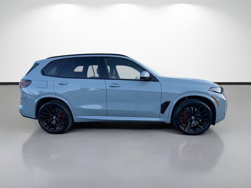 New 2026 BMW X5 xDrive40i w/ M Sport Package AWD/4WD image 2