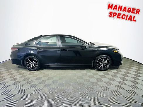 Used 2021 Toyota Camry SE FWD image 9