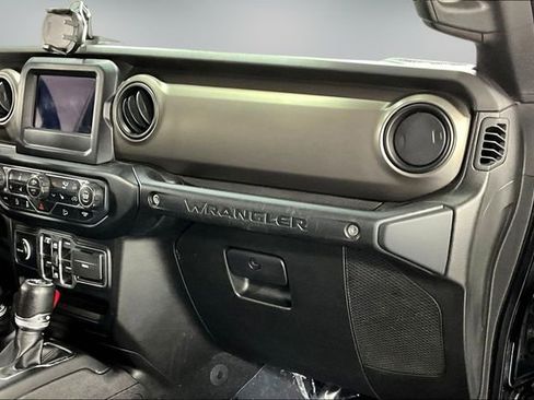 Used 2018 Jeep Wrangler Unlimited Sport S AWD/4WD image 25