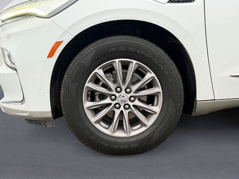 Used 2024 Buick Enclave Premium image 9