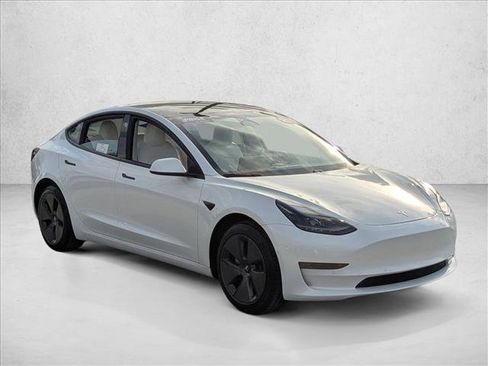 Used 2021 Tesla Model 3 Standard Range Plus image 3