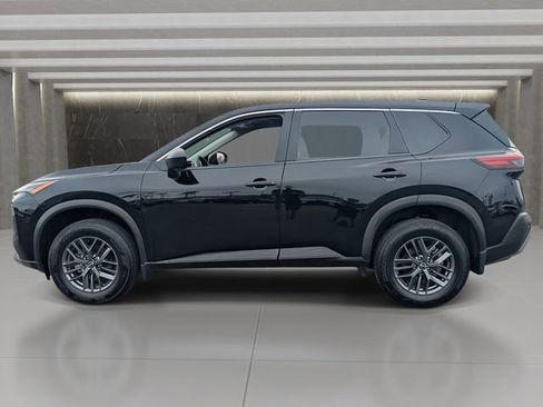 Used 2023 Nissan Rogue S image 2