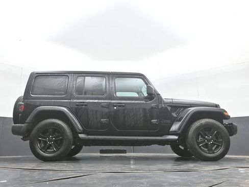 Used 2020 Jeep Wrangler Unlimited Sahara AWD/4WD image 35