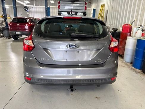 Used 2014 Ford Focus SE w/ SE Winter Package FWD image 10