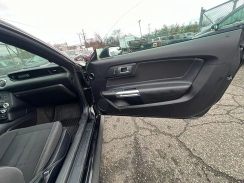 Used 2018 Ford Mustang Coupe image 27