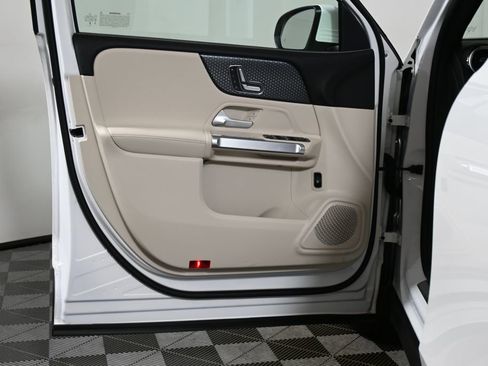 Certified 2025 Mercedes-Benz GLB 250 4MATIC image 29