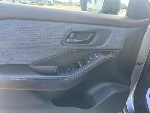 Used 2021 Nissan Rogue S image 31