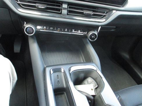 Used 2024 Chevrolet Equinox EV RS image 17