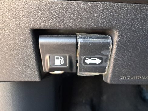 Certified 2024 Nissan Versa SV w/ Trunk Package image 32