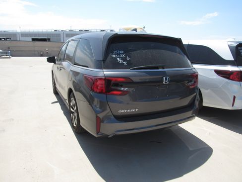 Used 2025 Honda Odyssey EX-L image 4
