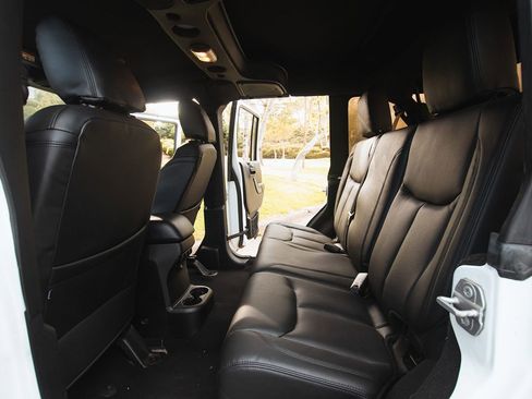 Used 2018 Jeep Wrangler Unlimited Sport S image 30