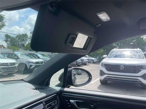 Used 2022 Porsche Macan image 32