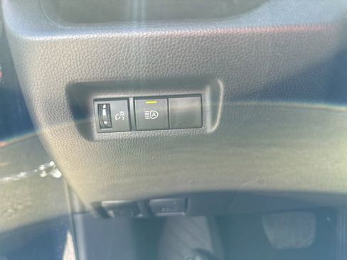 Used 2025 Toyota RAV4 XLE image 23