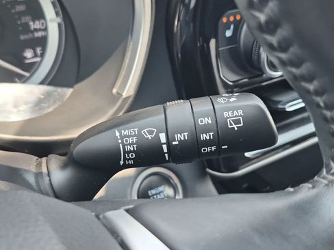 Used 2021 Toyota Highlander XLE AWD/4WD image 26