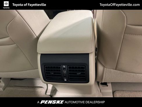 Used 2012 Toyota Camry XLE w/ Leather Pkg FWD image 13