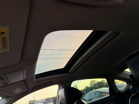Used 2018 Honda Accord Touring image 17