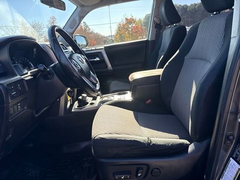 Used 2014 Toyota 4Runner SR5 image 11