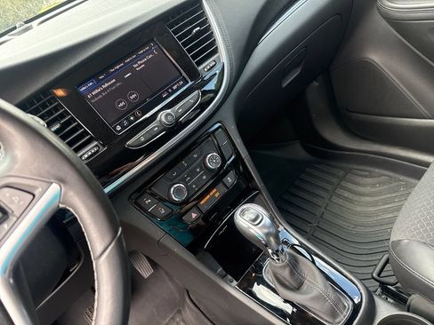 Used 2022 Buick Encore Preferred w/ Safety Package II AWD/4WD image 18