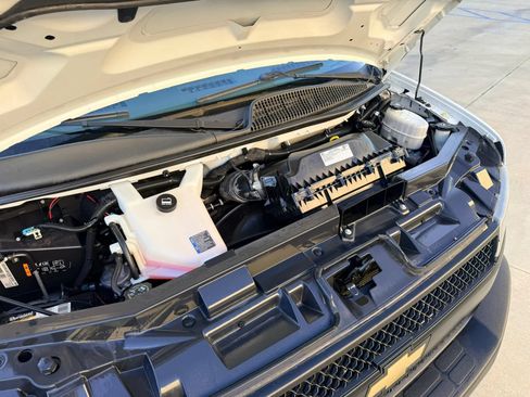 Used 2021 Chevrolet Express 2500 RWD image 28