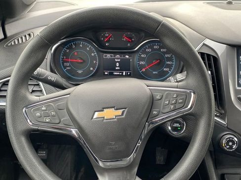 Used 2018 Chevrolet Cruze LT w/ Convenience Package image 9