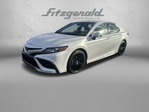 Used 2023 Toyota Camry XSE image 3
