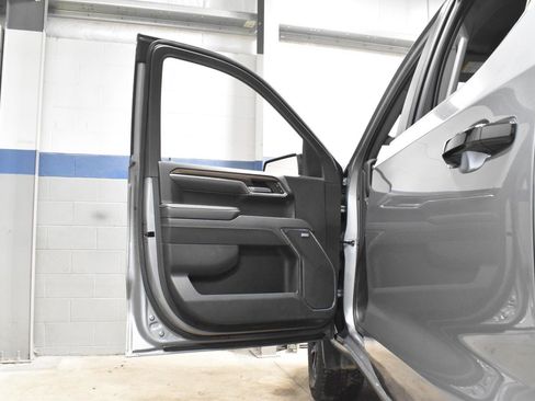 Used 2025 Chevrolet Silverado 1500 LT Trail Boss w/ Convenience Package II image 11