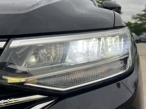 Certified 2024 Volkswagen Tiguan SE w/ Panoramic Sunroof Package FWD image 6