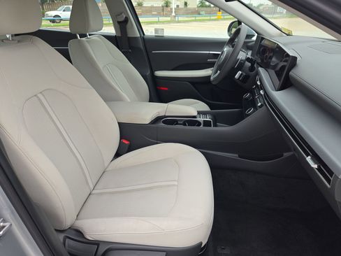 Used 2025 Hyundai Sonata SEL FWD image 31