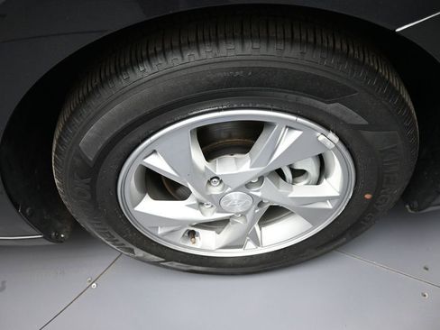 Certified 2021 Hyundai Elantra SE FWD image 12