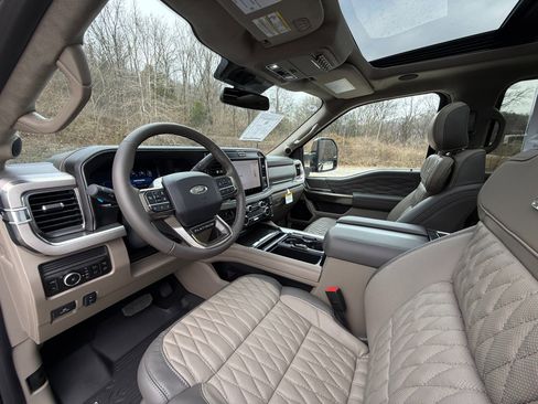 Used 2026 Ford F450 Platinum w/ Platinum Plus Package image 35