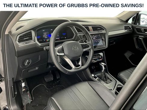 Used 2023 Volkswagen Tiguan SE w/ Panoramic Sunroof Package FWD image 17